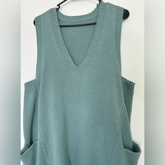 Yesno teal neck sweater vest top w/ front side pockets no size tag fits M/L - Picture 5 of 7